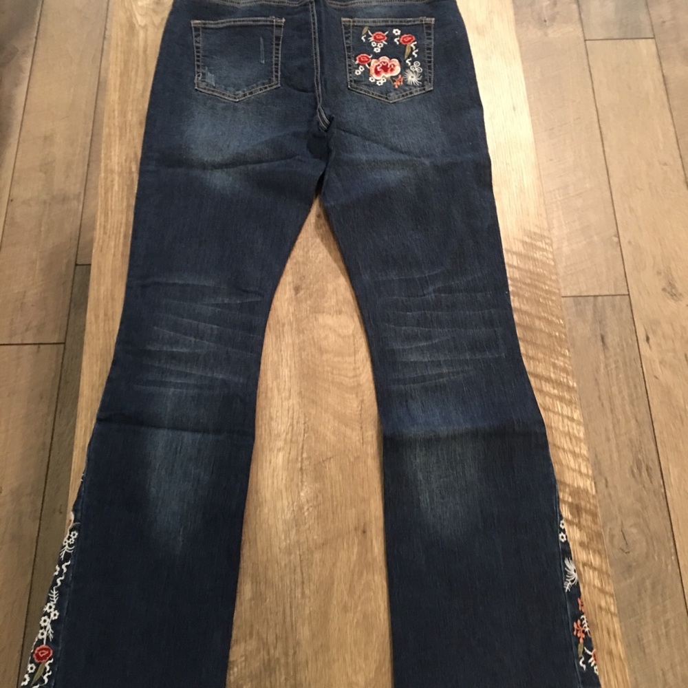 NWT Last 1! Plus Embroidered Bootcut Jeans - Picture 5 of 8